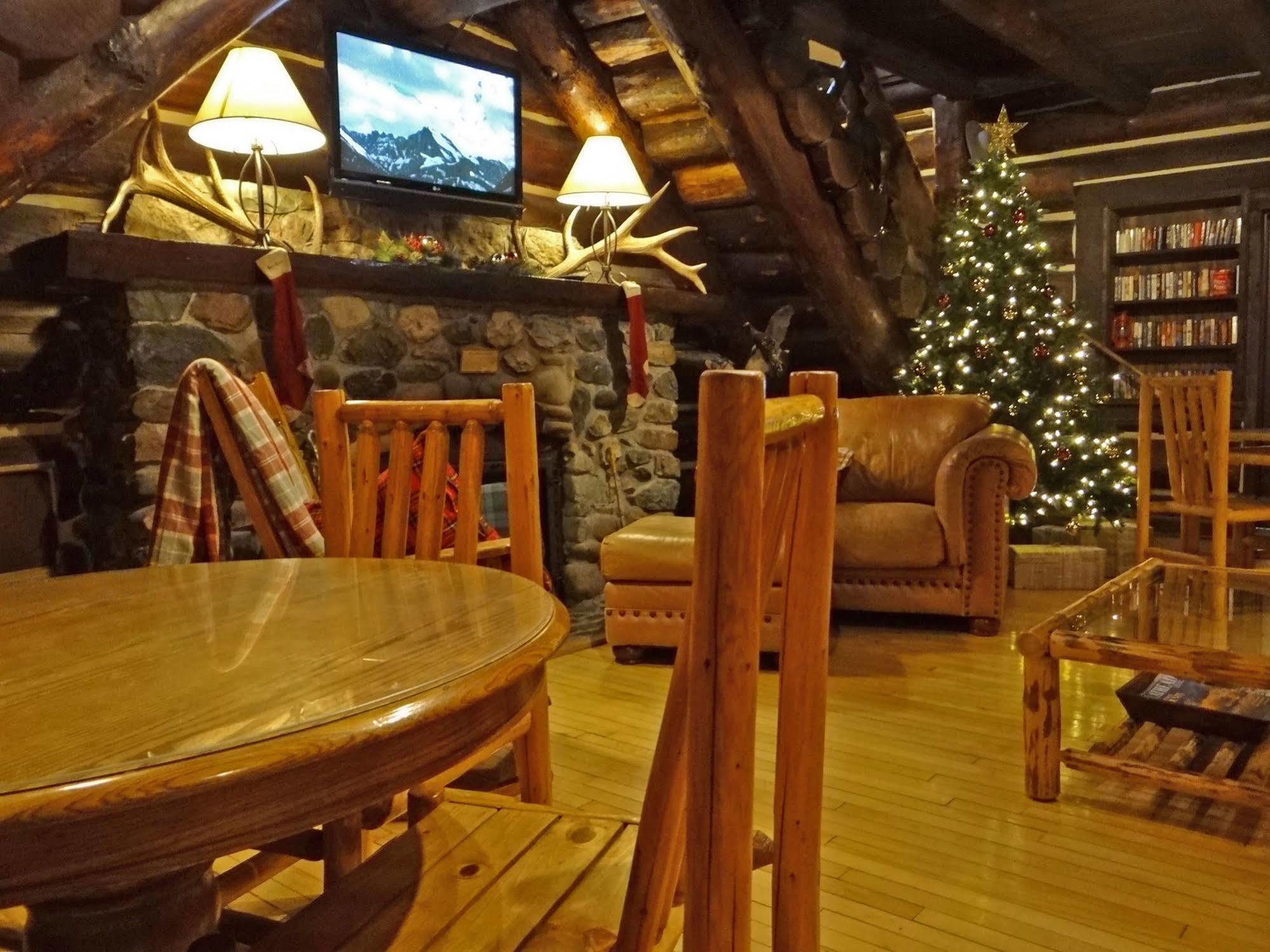 Historic Tamarack Lodge Hungry Horse 외부 사진